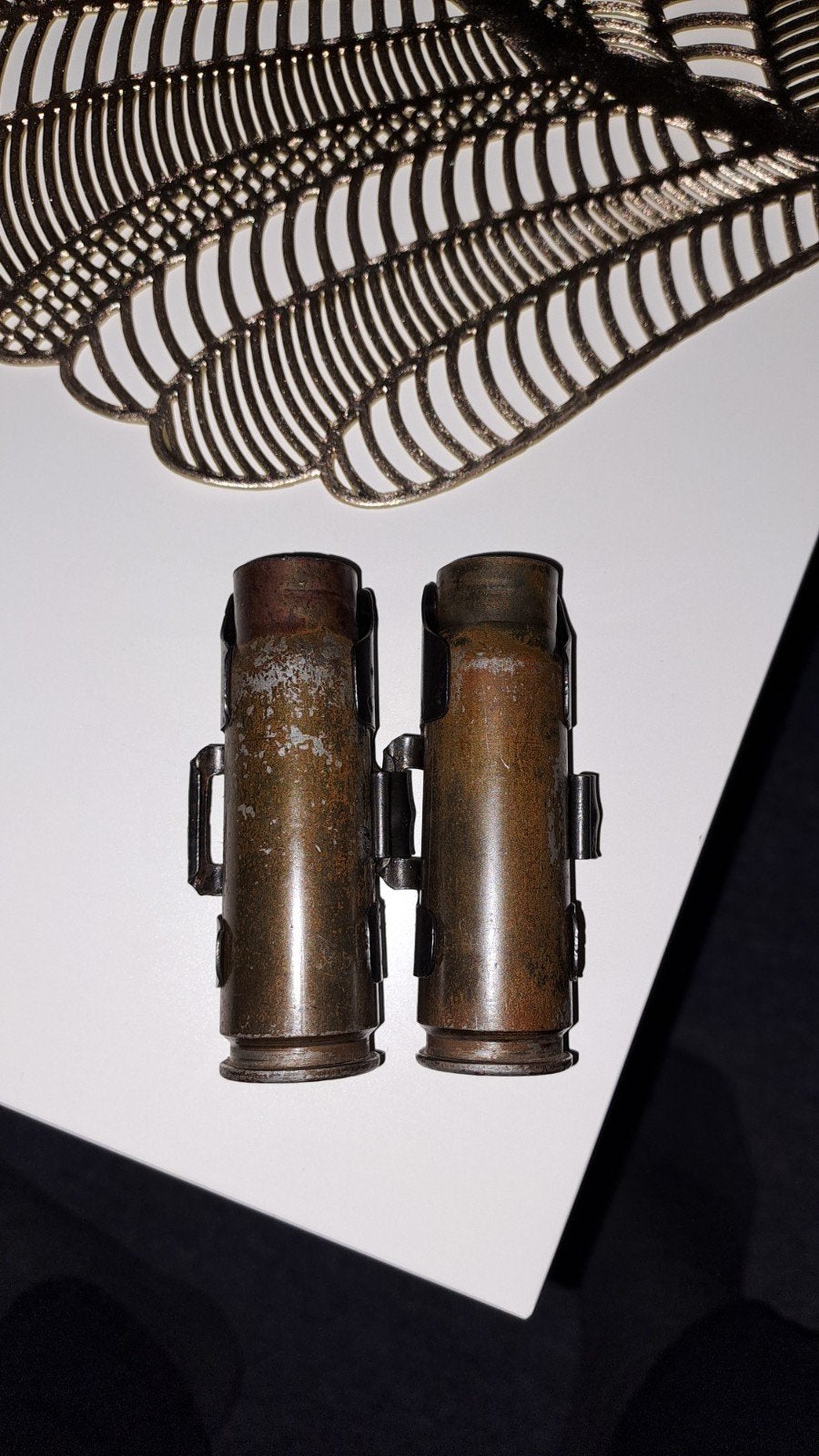 Twee stuks MG 151/20 hulzen in schakels band 1942, Verzamelen, Verzenden