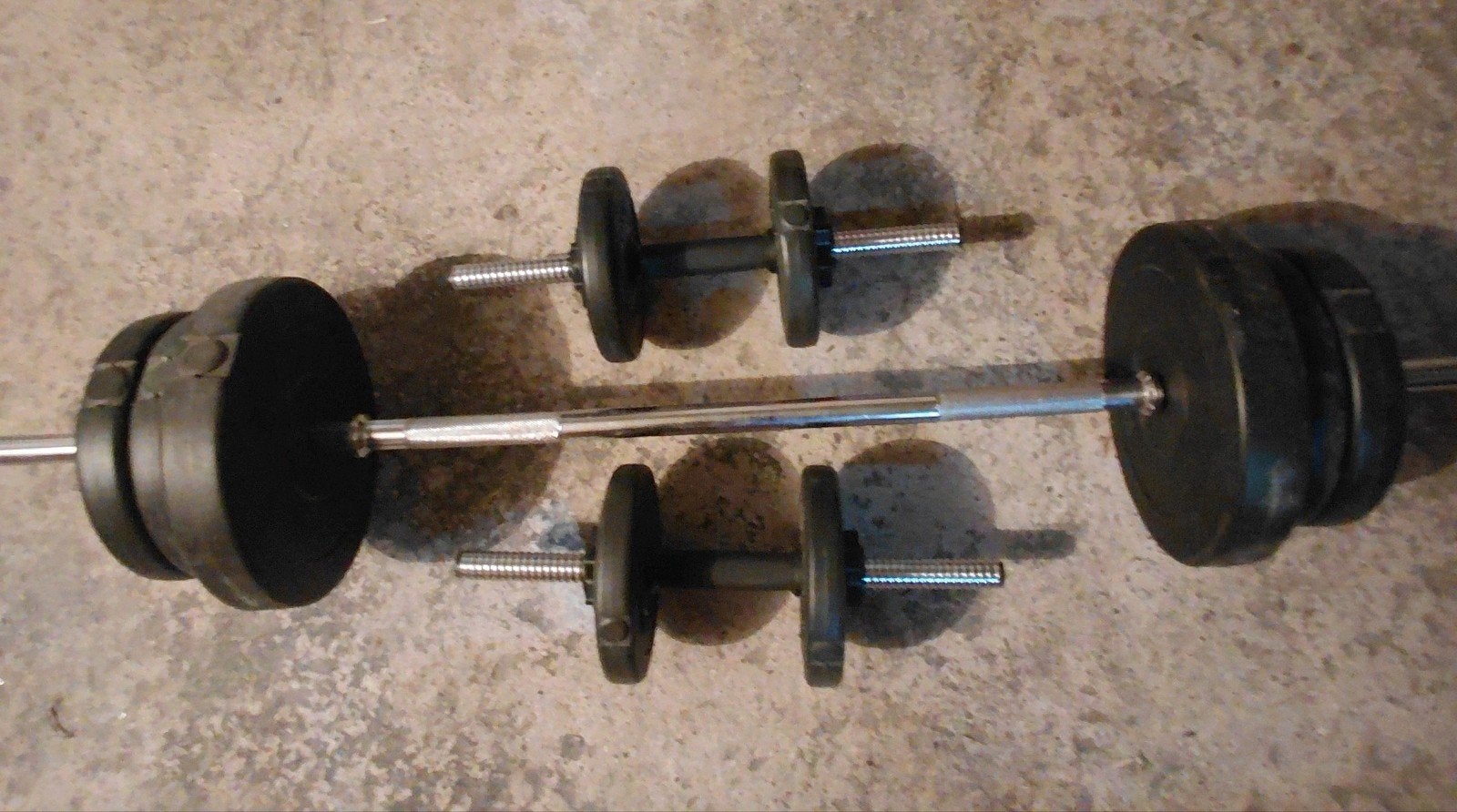 Banc de musculation et haltères avec haltères, Sports & Fitness, Enlèvement, Comme neuf, Set d’haltères