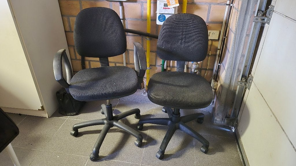 Bureaustoelen, 2 stuks, met of zonder armleuning., Enlèvement, Utilisé, Gris, Chaise de bureau