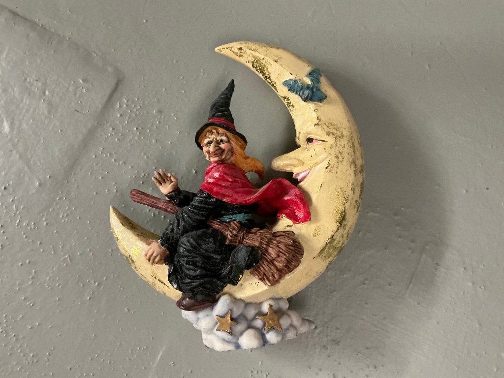 Heks decoratie, Ophalen