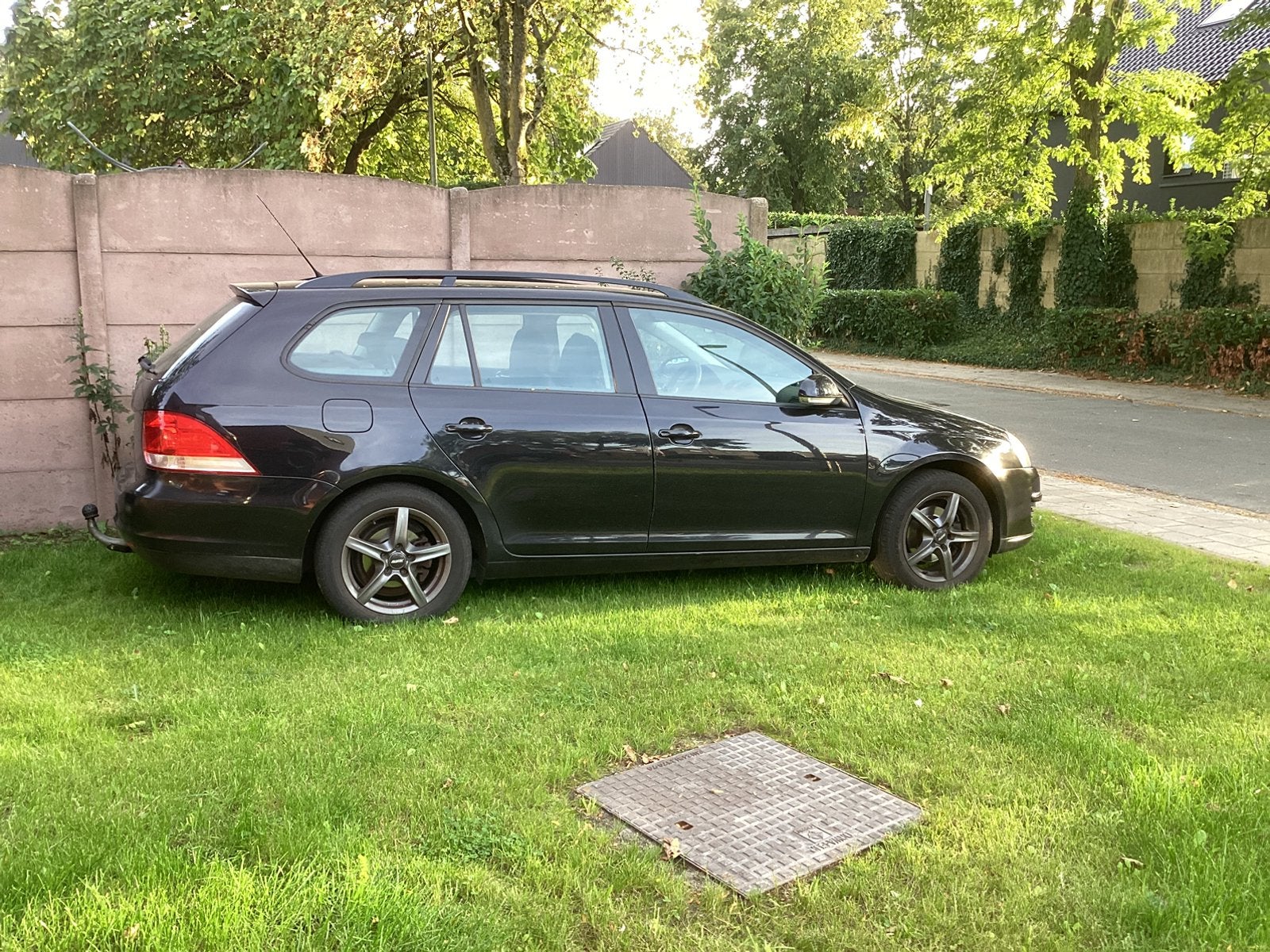 VW Golf Variant Tekoop € 1000 Bauwjaar 2009, Auto's, Voorwielaandrijving, Stof, Zwart, Zwart