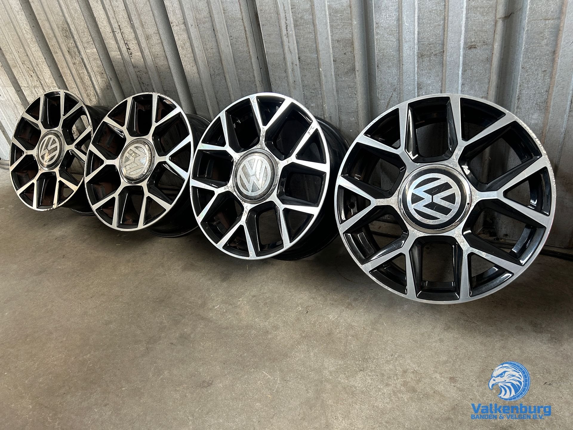 Volkswagen UP! GTI look 16 inch zwarte velgen 4x100, Gebruikt, Velg(en), -, -