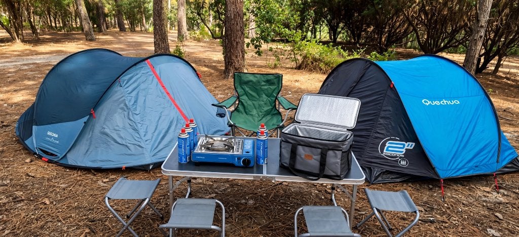 LOT CAMPING: Tentes Quechua 2' 3pers + Campingaz + Table ..., Enlèvement, Comme neuf, Jusqu'à 3
