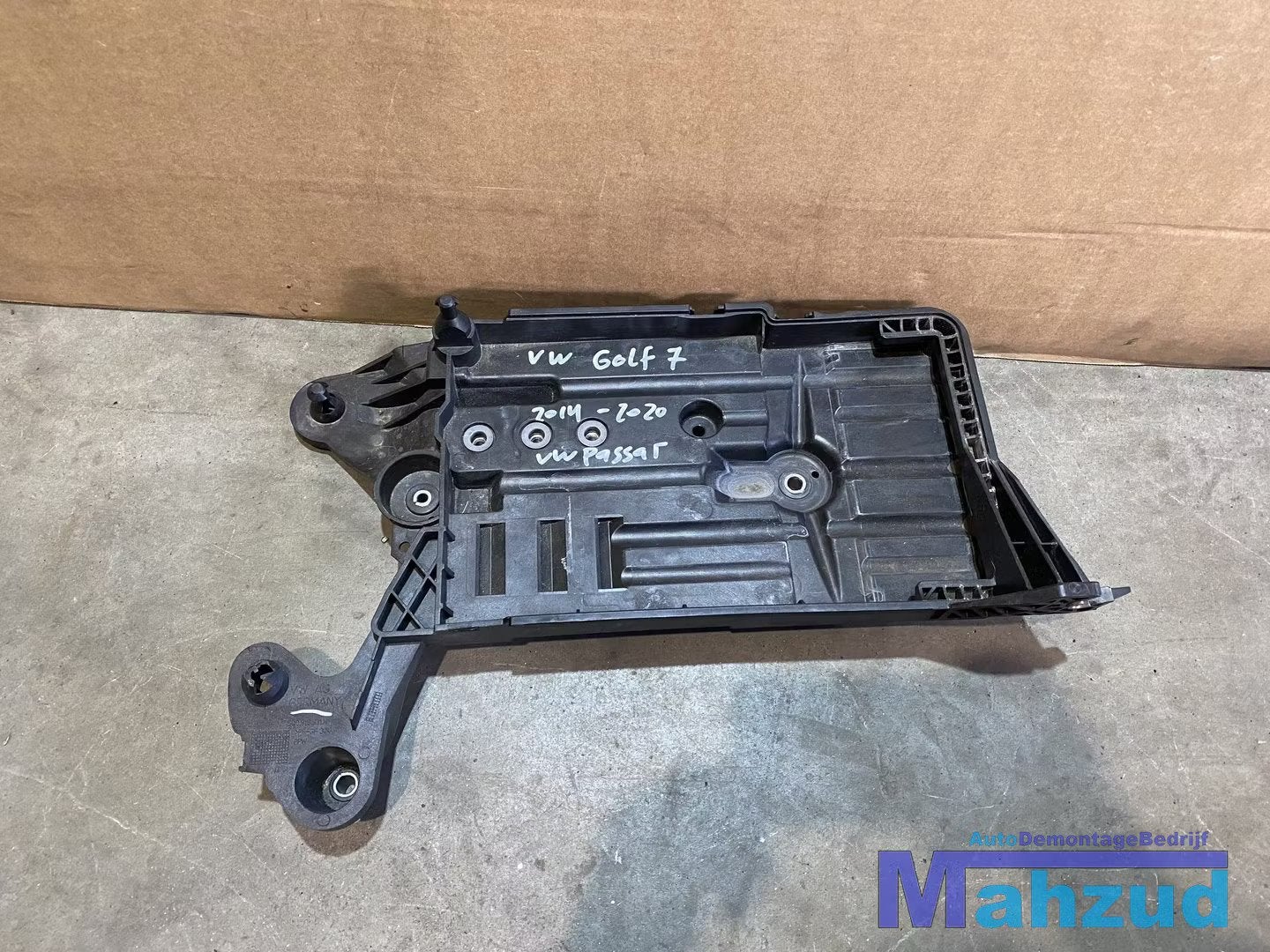 VW GOLF 7 Accubak accuhouder 2012-2019, Gebruikt, Volkswagen, Volkswagen AG, Vw@volkswagen.de