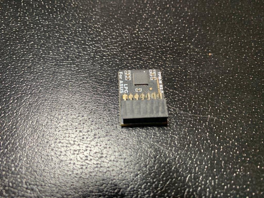 tpm2  puce pour carte mère asus, Computers en Software, Moederborden, Overige soorten, Ophalen of Verzenden, Zo goed als nieuw