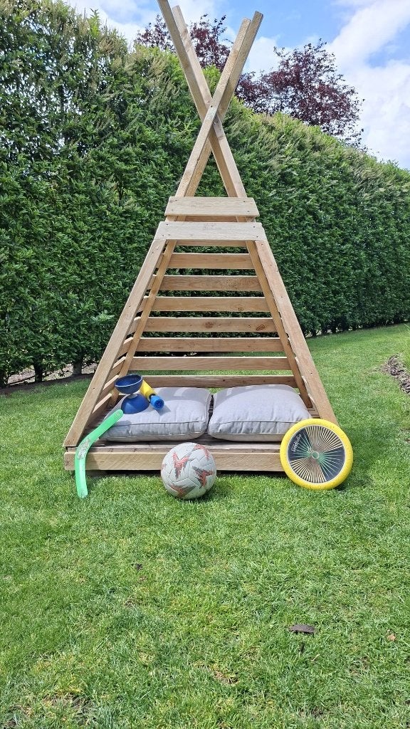 Speeltipi voor in de tuin, Ophalen