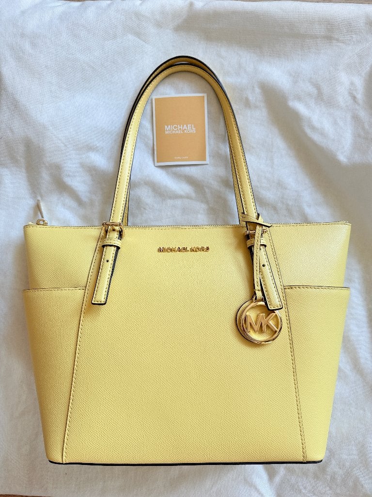 Michael Kors, groot model van Charlotte leer, Handtassen en Accessoires, Tassen | Damestassen, Zo goed als nieuw, Handtas, Geel