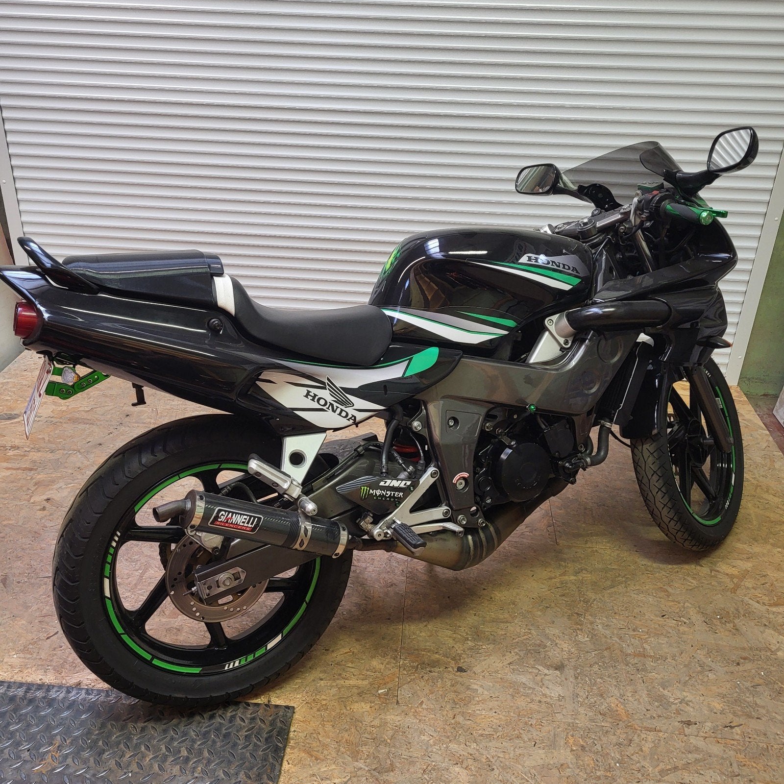 Honda nsr 125 jc22
Année 1998
En état de fonctionnement, à p, Motoren, Ophalen, Gebruikt