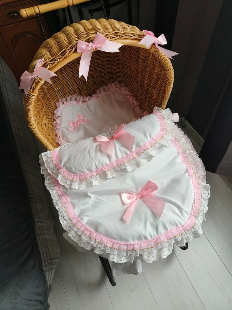 Mooie antieke rieten bv reborn poppen wagen volledig., Enfants & Bébés, Jouets | Poupées, Enlèvement