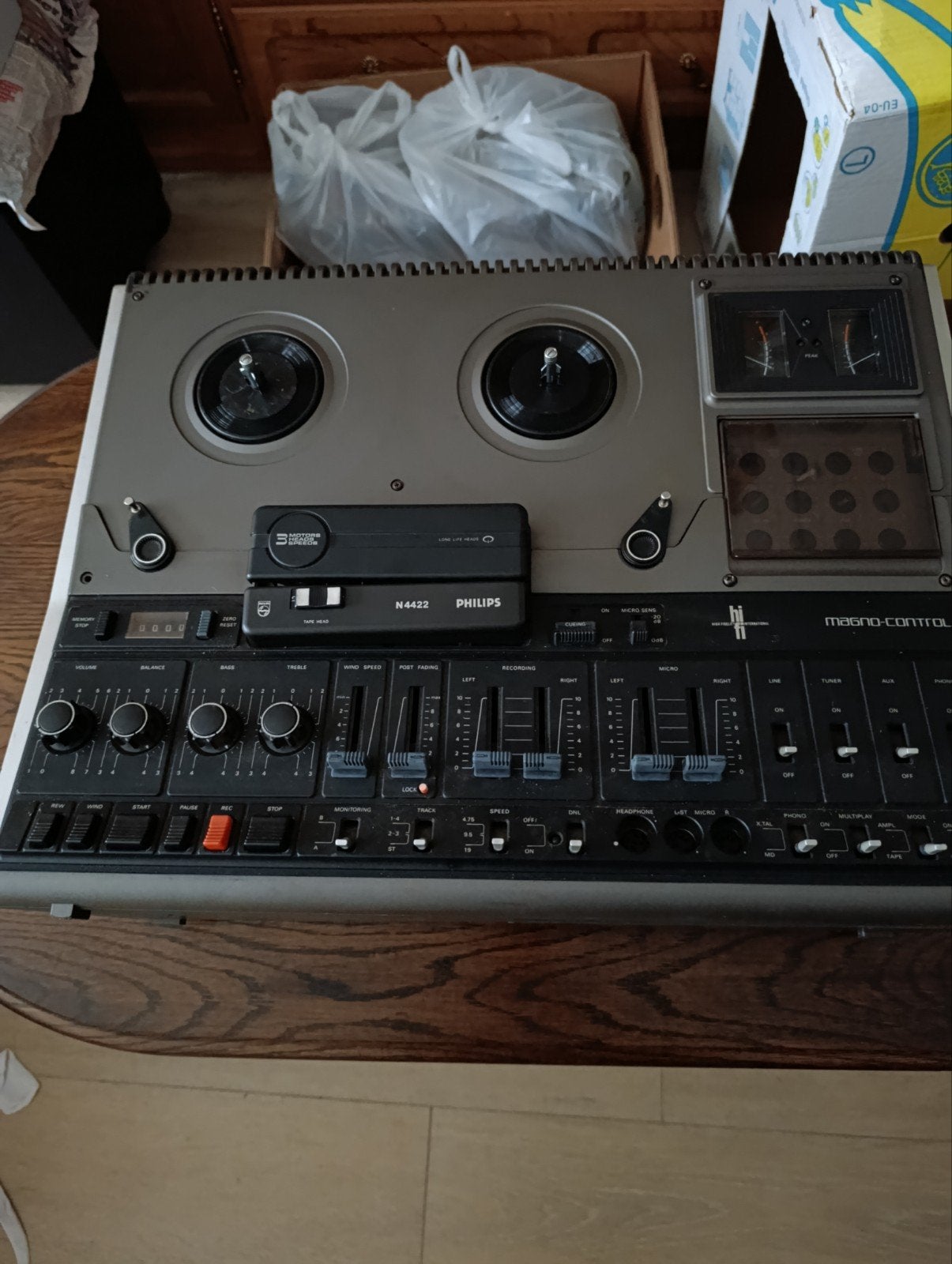 Philips N 4422 bandopnemer voor opmaak of onderdelen, Ophalen, Defecte bandrecorder, Met stofkap