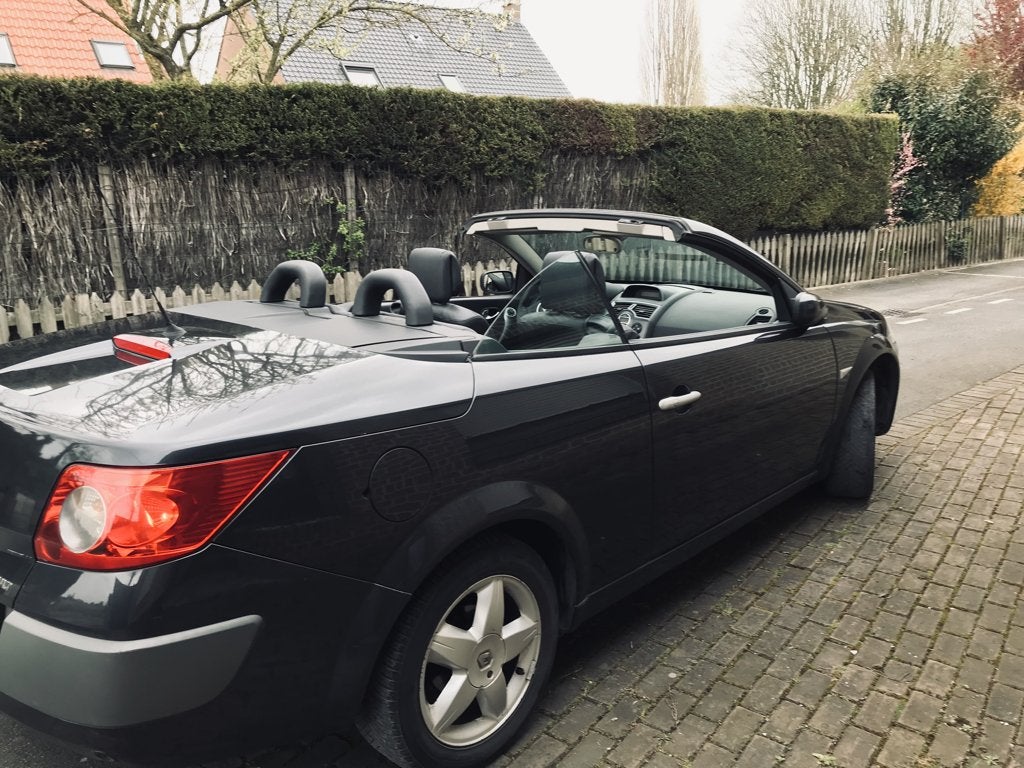 RENAULT MEGANE CABRIOLET DCI, 1345 kg, Cabriolet, Boîte manuelle, Noir