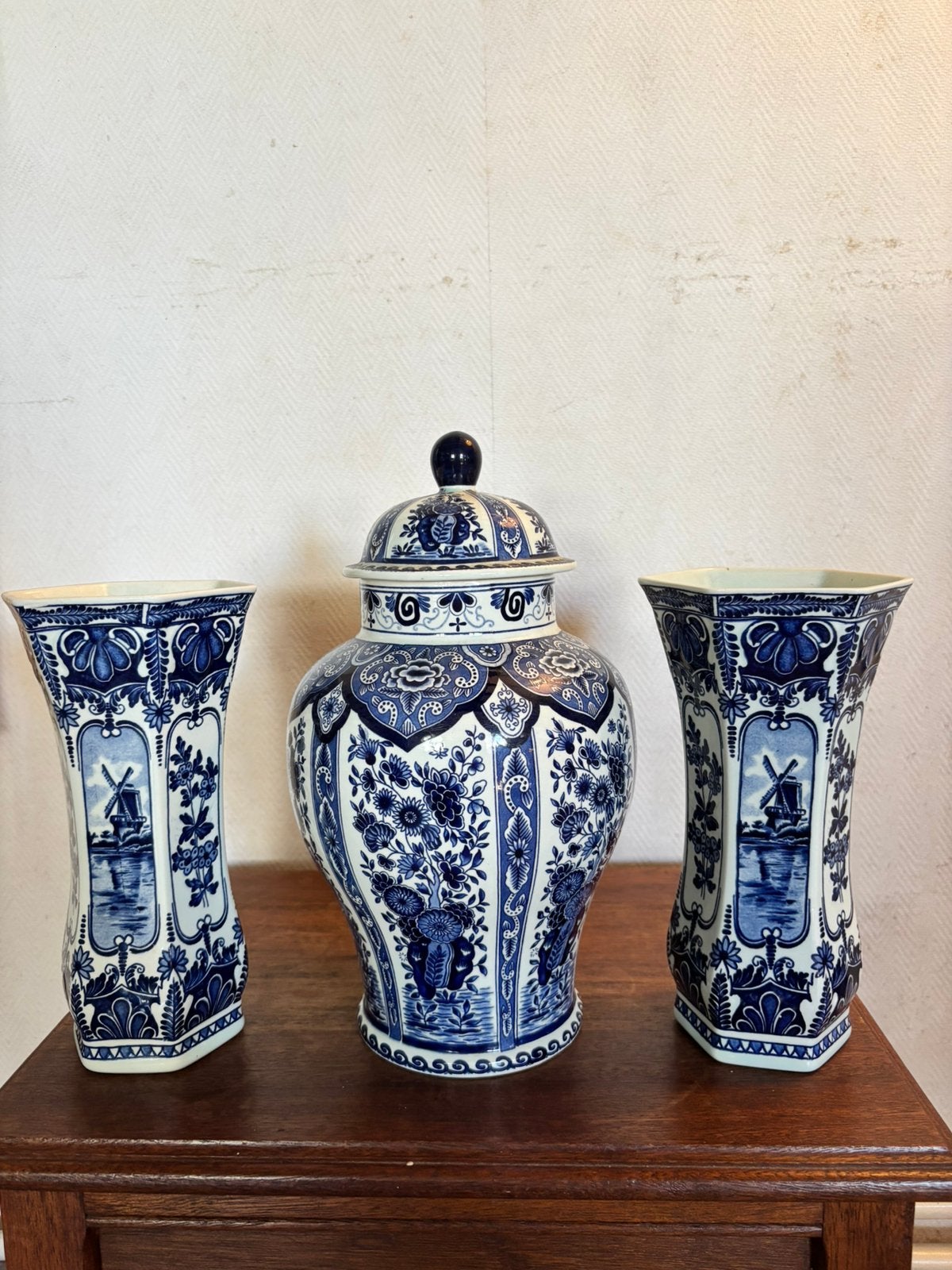 Vases anciens et couvercle (ensemble), Antiquités & Art, Enlèvement
