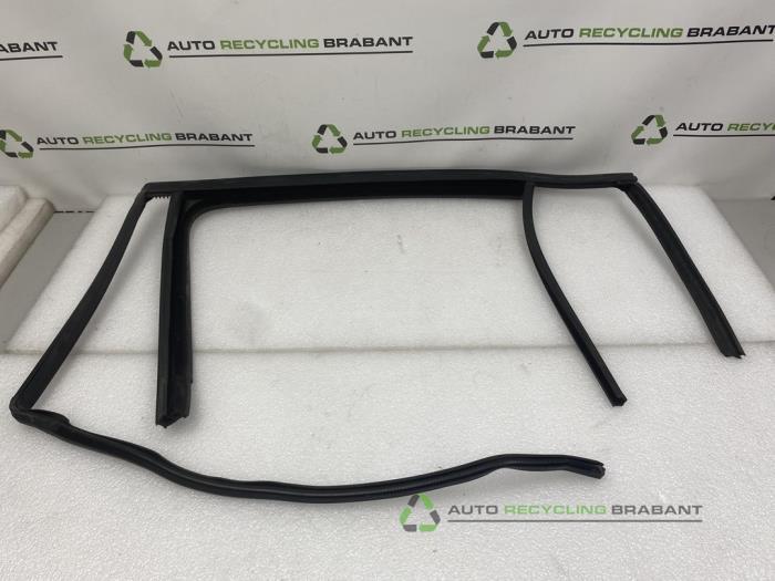 Joint caoutchouc portière 4portes arrière gauche d'un Volk, Autos : Pièces & Accessoires, -, 3 mois de garantie, Utilisé, -
