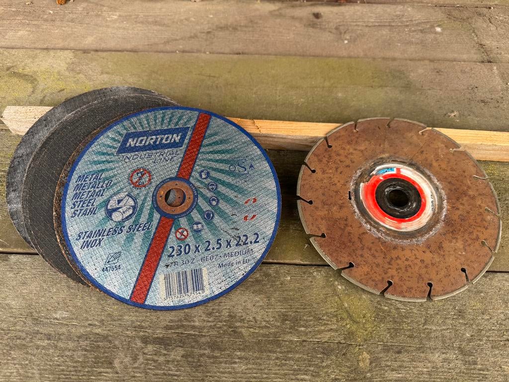 Disques pour meuleuse 230, Bricolage & Construction, Outillage | Meuleuses, Enlèvement, Utilisé