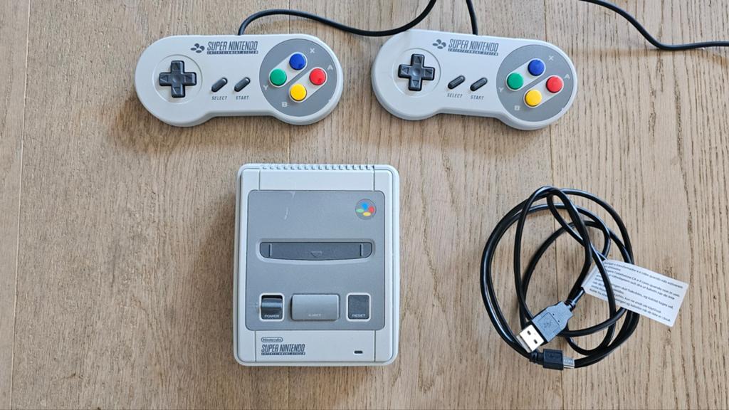 SNES Mini + 2 Controllers, Consoles de jeu & Jeux vidéo, Enlèvement