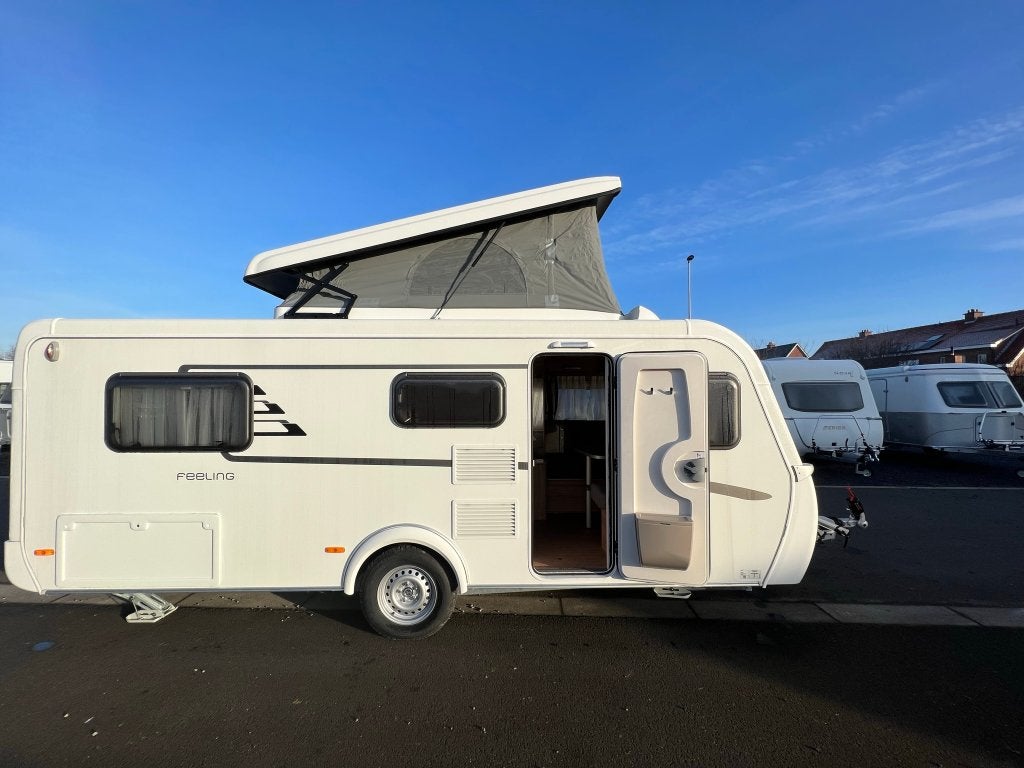 ERiba Hymer Feeling 442   lengtebedden & pop up dak, 6 à 7 mètres, Entreprise, Jusqu'à 6, Siège standard