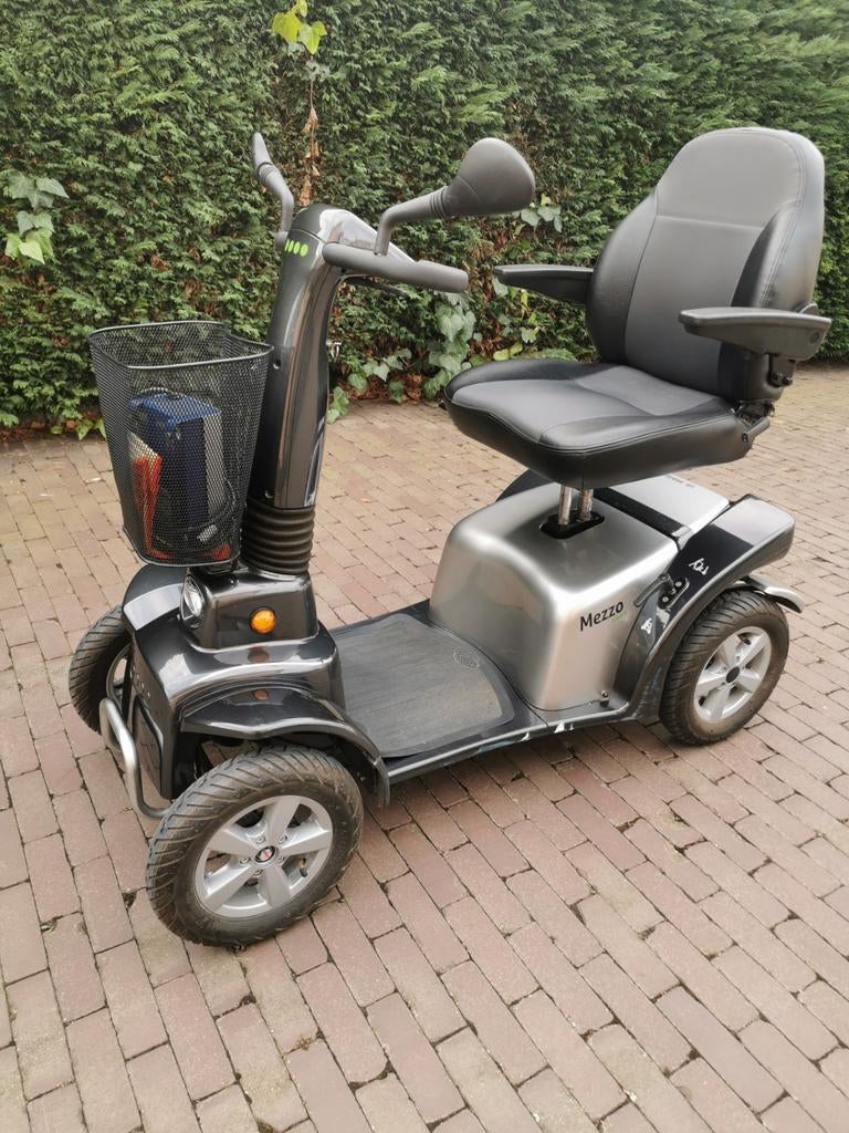 Scootmobiel mezzo 4 lithium accu meer info 0488826971 scoote, Diversen, Rolstoelen, Zo goed als nieuw, Elektrische rolstoel, Inklapbaar