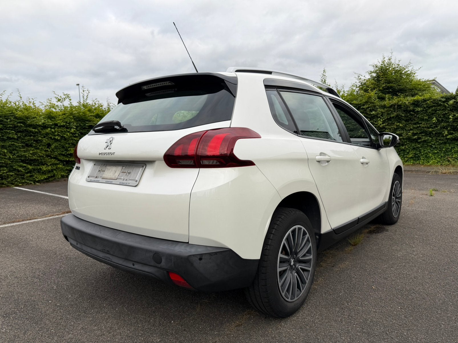 Peugeot 2008 / 1.2 Benzine Euro 6 / Automaat / 94.000 km, Auto's, Peugeot, Automaat, Stof, Wit, Bedrijf