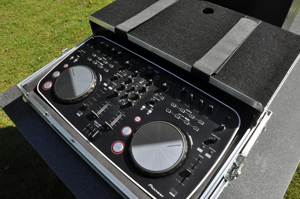 Pioneer DDJ-Ergo DJ controller in flightcase, Musique & Instruments, DJ sets & Platines, Utilisé, DJ-Set, Pioneer, Enlèvement