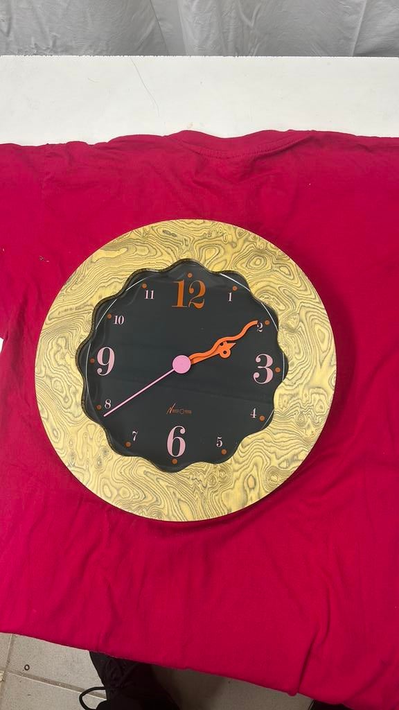 Wandklok disign neos, Ophalen of Verzenden, Zo goed als nieuw
