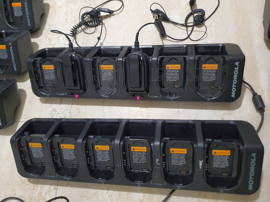 Chargeur multiple pour walie talkie Motorola série CLP, Télécoms, Talkies-walkies & Walkies-talkies, Enlèvement, Neuf