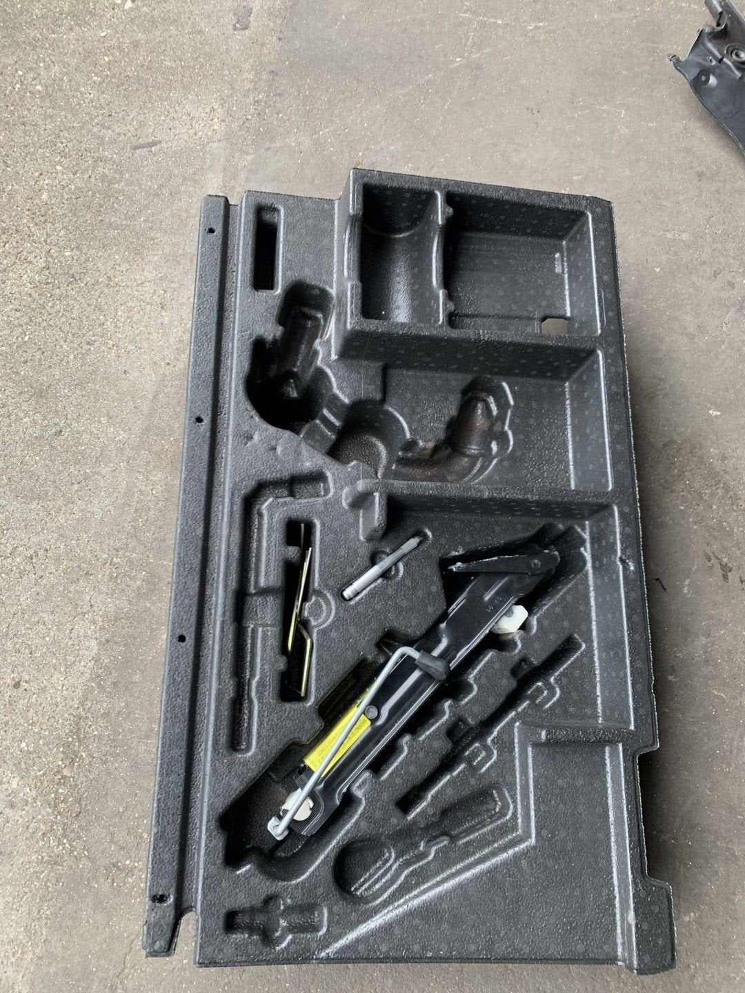 Mercedes-Benz ML W164 kofferbak gereedschapset A1648460006, Ophalen, Gebruikt, -, -