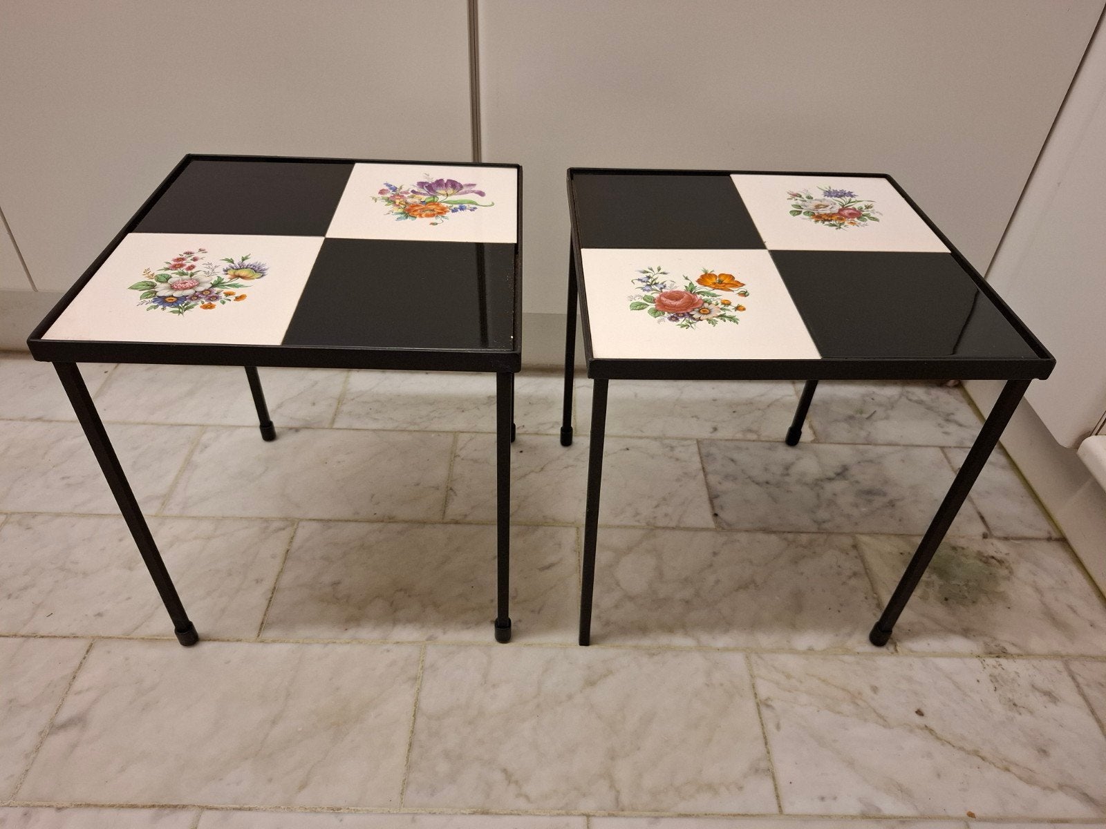 2 Vintage bijzettafeltjes met keramische tegels, Ophalen, Minder dan 55 cm, Art deco, Vierkant