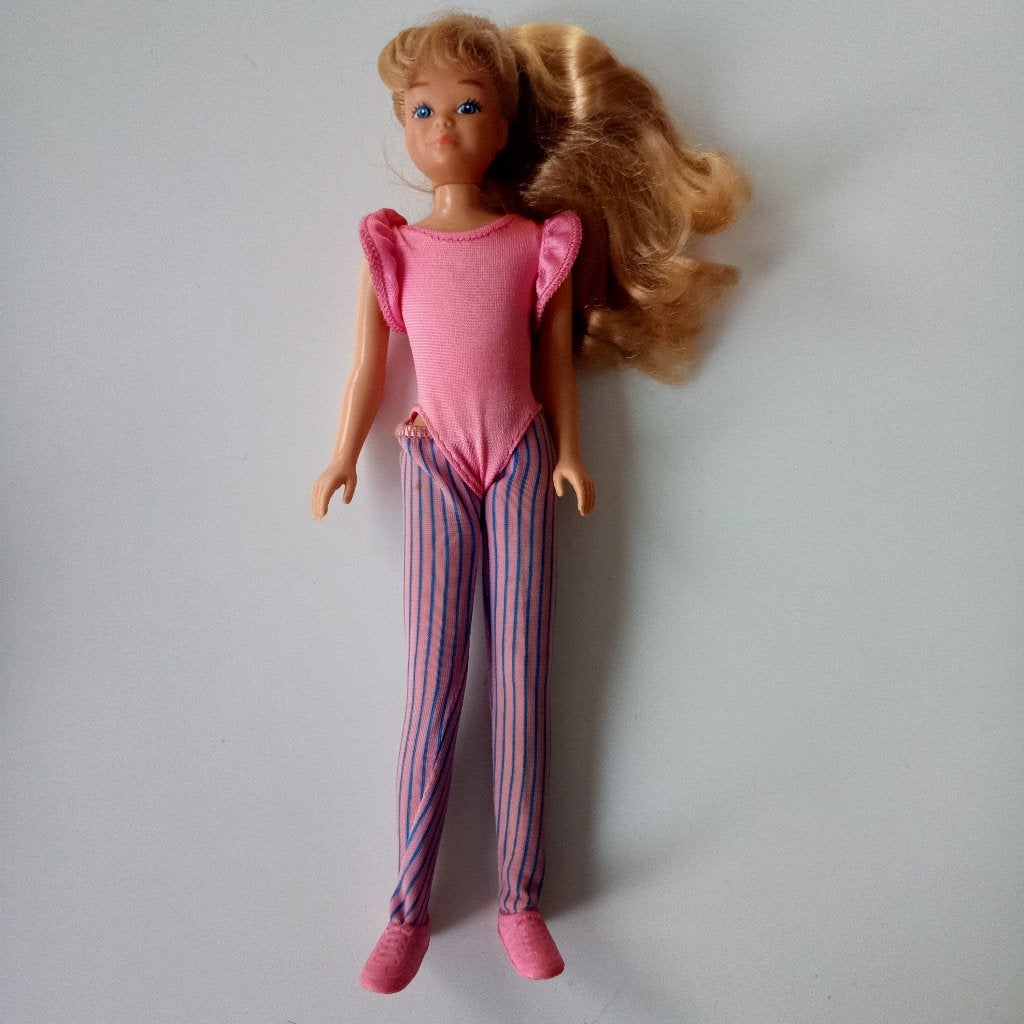 Skipper Great shape turnen 1983 vintage Barbie Mattel pop, Kinderen en Baby's, Speelgoed | Poppen, Gebruikt, Barbie, Ophalen of Verzenden