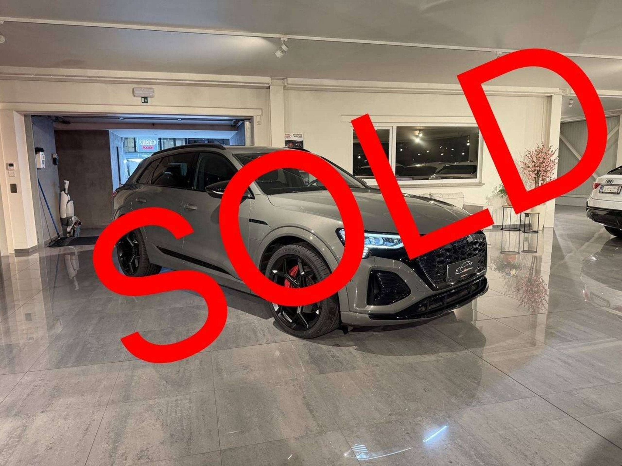 Audi Q8 e-tron SOLD BIJ GARAGE VRIENS YVES BV! (bj 2023), Auto's, Automaat, Geheel digitaal combi-instrument, Zwart, 340 pk