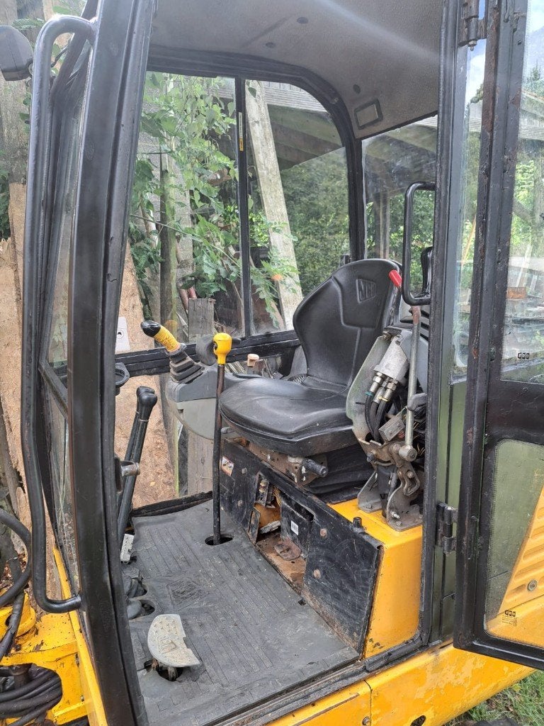 Mini pelle JCB 1800, Articles professionnels, Machines & Construction | Grues & Excavatrices, Enlèvement, Excavatrice