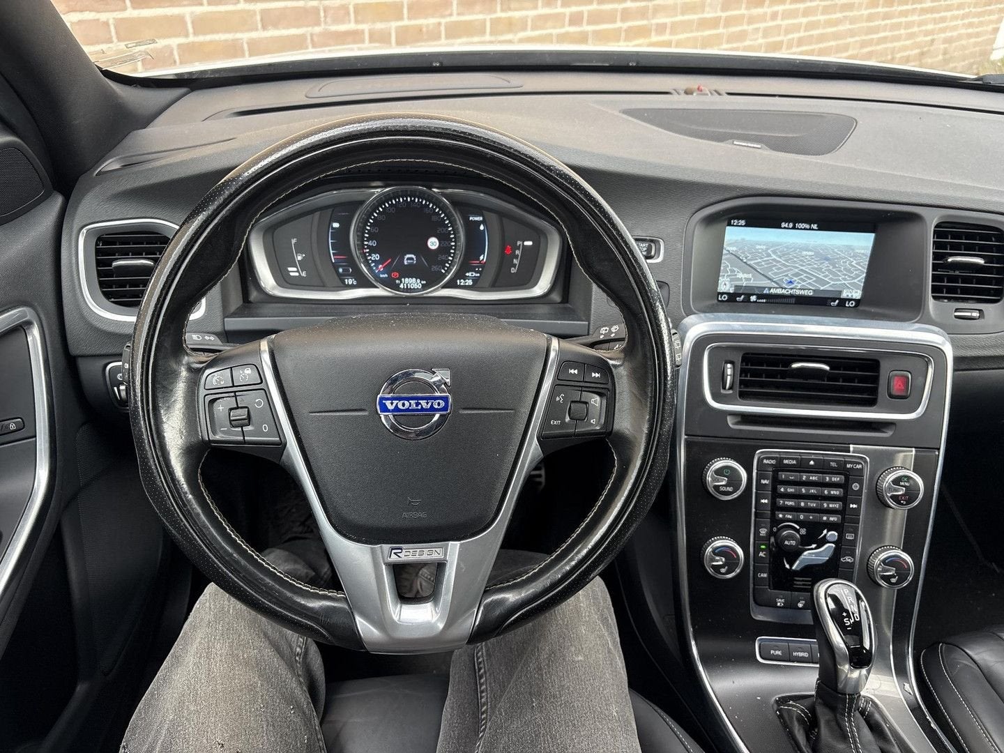 Volvo V60 2.4 D6 AWD Plug-In Hybrid R-Design | Schuifdak | L, Autos, Volvo, Achat, Hybride Électrique/Diesel, V60, Break