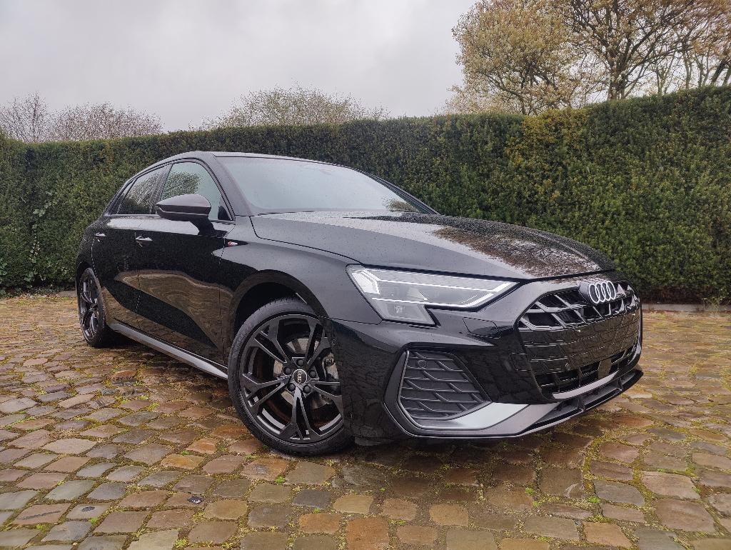 Audi A3 Sportback 35 TFSI MHEV S-line S tronic, Auto's, 4 cilinders, Leder en Stof, Zwart, Bedrijf