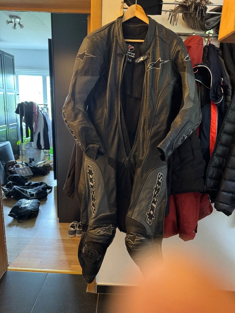Combi Alpinstar taille 50. moto piste + sac, Motos, Seconde main, Enlèvement, Alpinestars, Combinaison