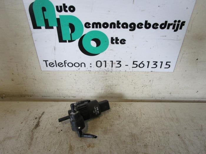 Ruitensproeierpomp voor van een Volkswagen Lupo (Lupo 98-), Gebruikt, -, Volkswagen, -