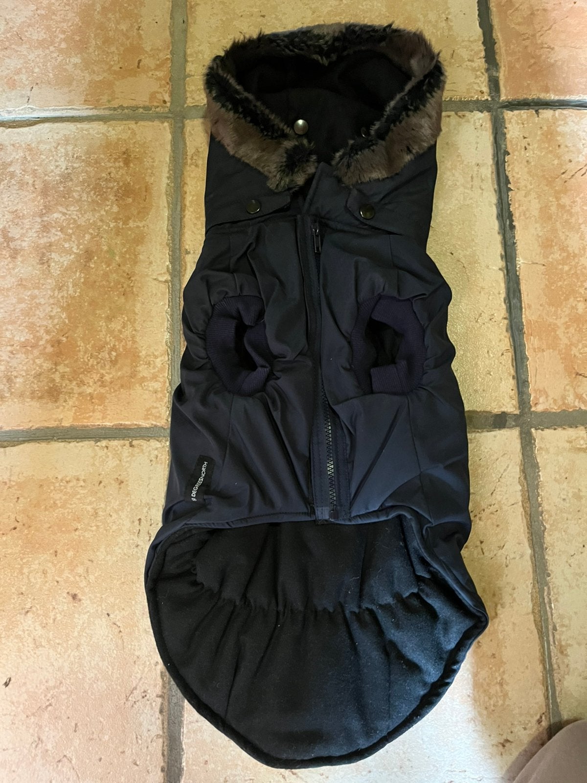 Hondenjas (winter) nieuw 51 degrees north M 42, Animaux & Accessoires, Enlèvement, Neuf, Manteau pour chien, M