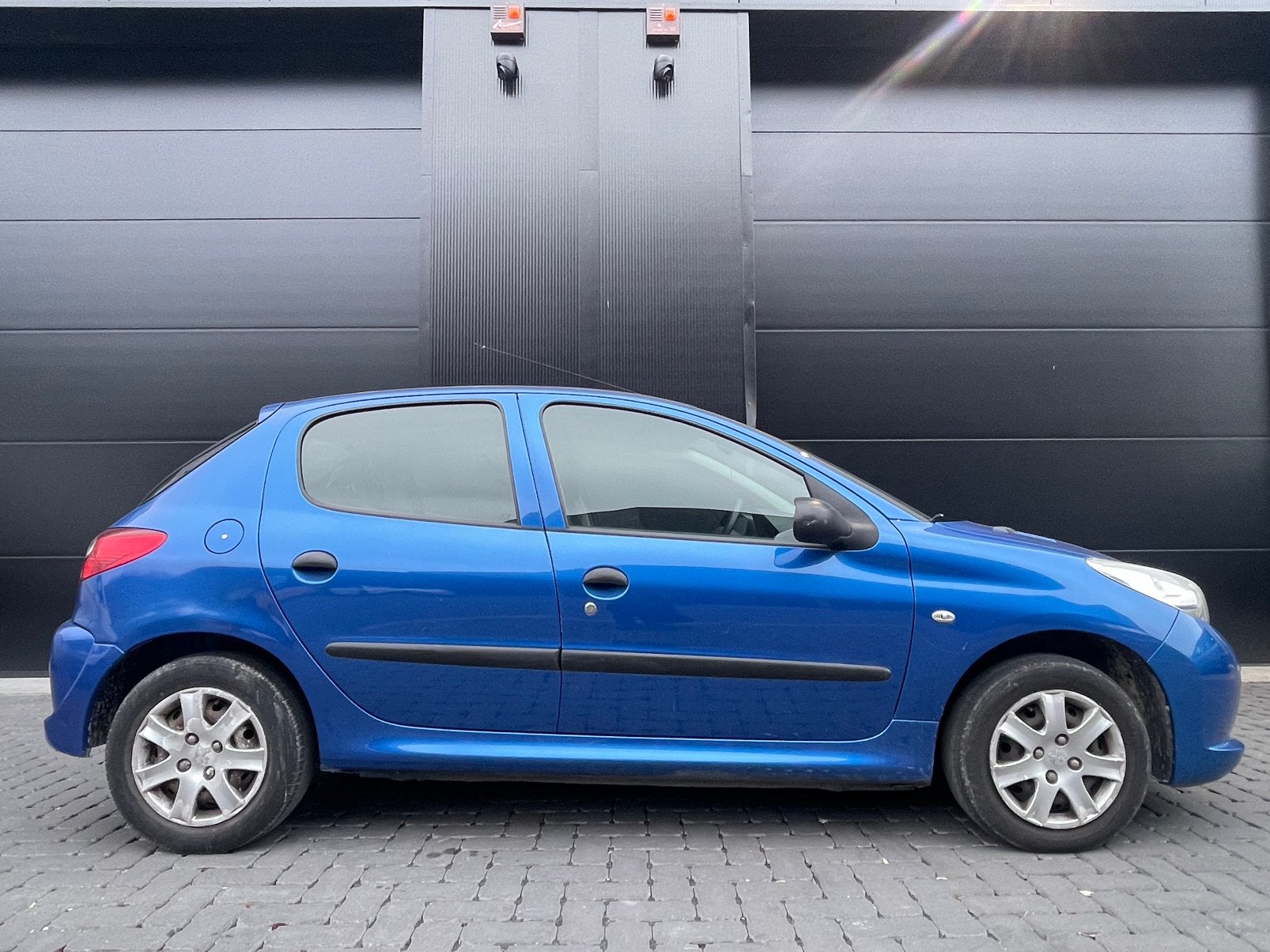Peugeot 206+ Essence premier Proprio carnet car-pass, Auto's, Peugeot, 206+, Stof, Zwart, Blauw