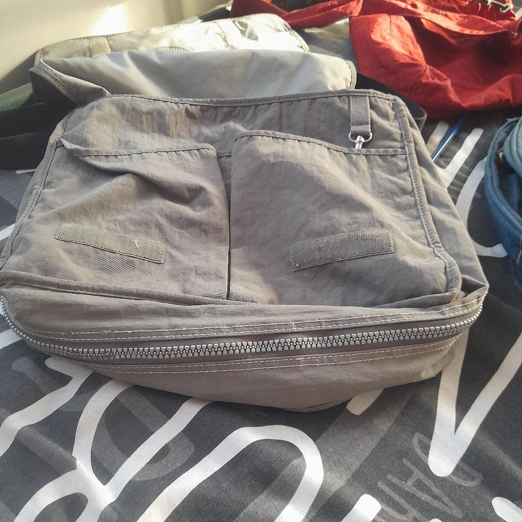 Schoudertas kipling grijs, Handtassen en Accessoires, Tassen | Schoudertassen, Ophalen of Verzenden, Gebruikt, Grijs, Kipling