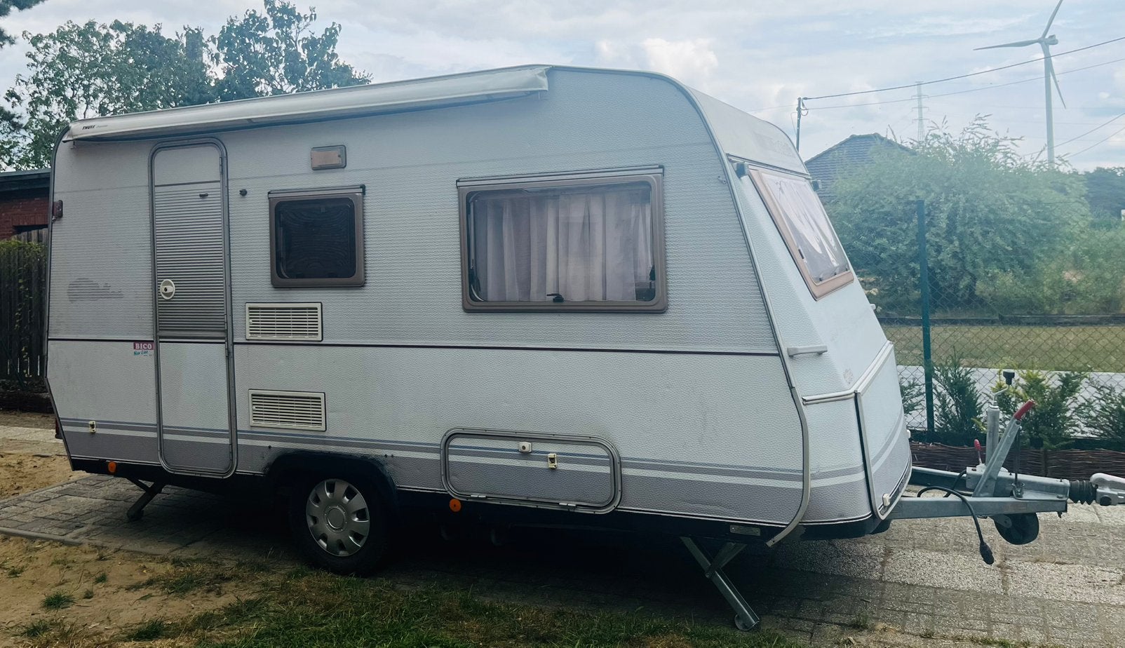 Mooie Dethleffs Caravan kan met rijbewijs B getrokken, Caravans en Kamperen, Rondzit, Disselslot, Dwarsbed, Particulier