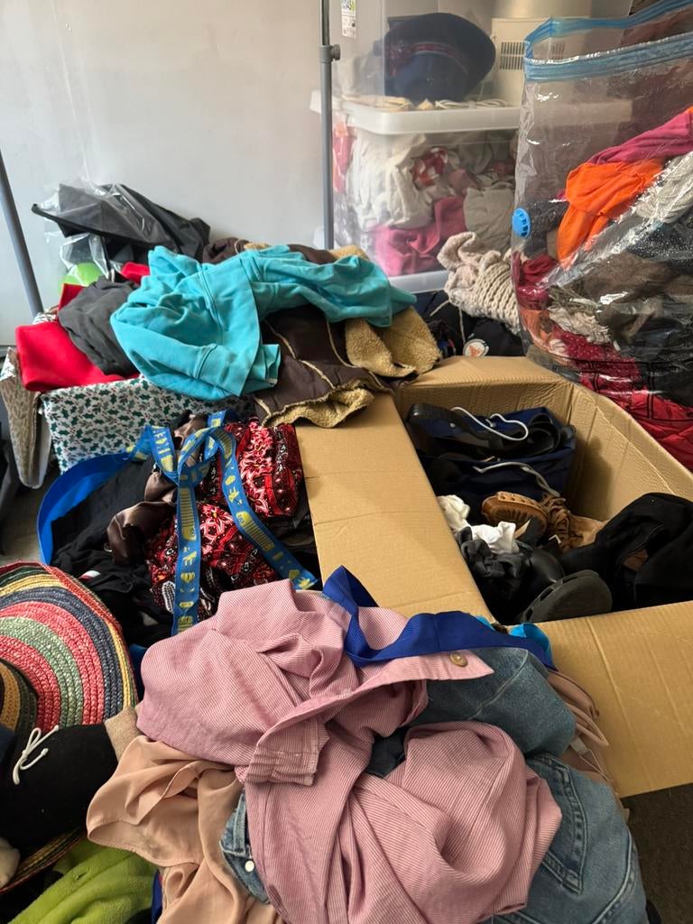 Grote hoeveelheid kleding, Diversen, Ophalen, Zo goed als nieuw