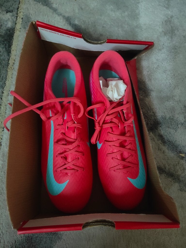 Crampons Nike pointure 42 neuve, Ophalen, Nieuw, Schoenen