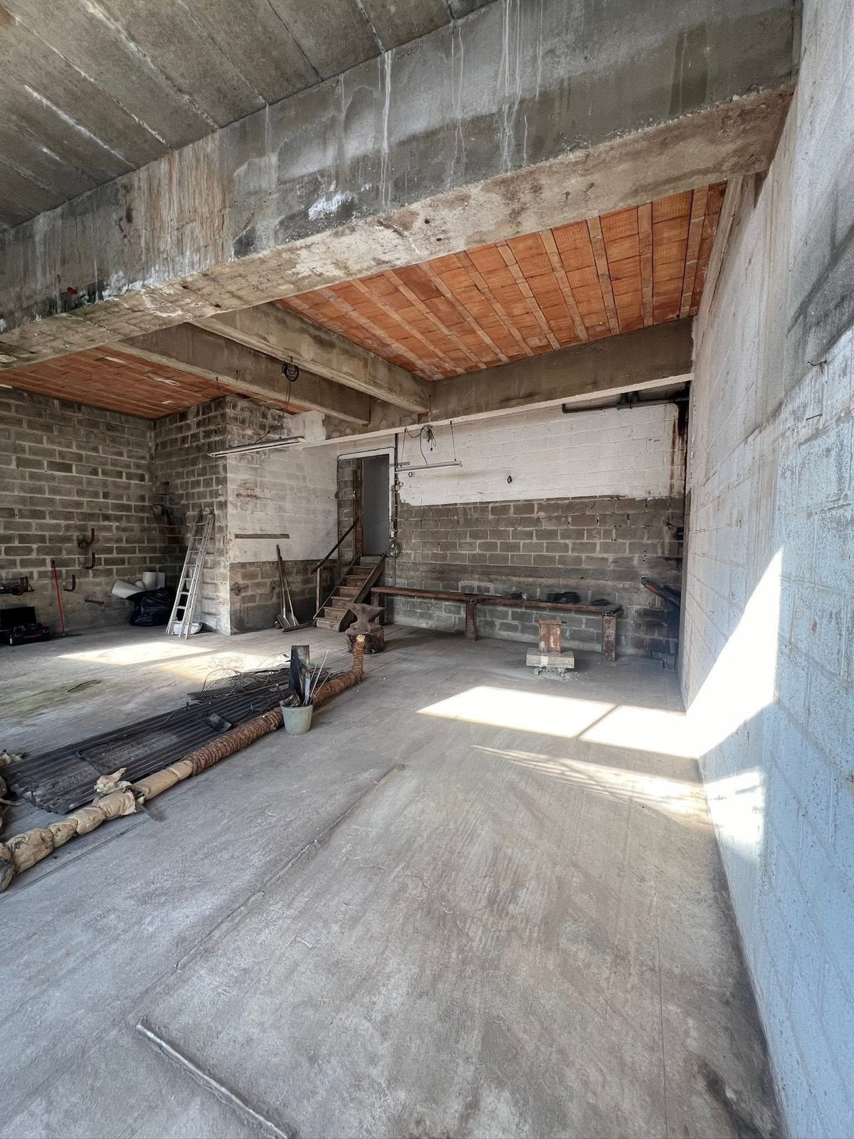 Entrepot - hall - garage a louer a 4900 SPA, Immo, Garages & Places de parking