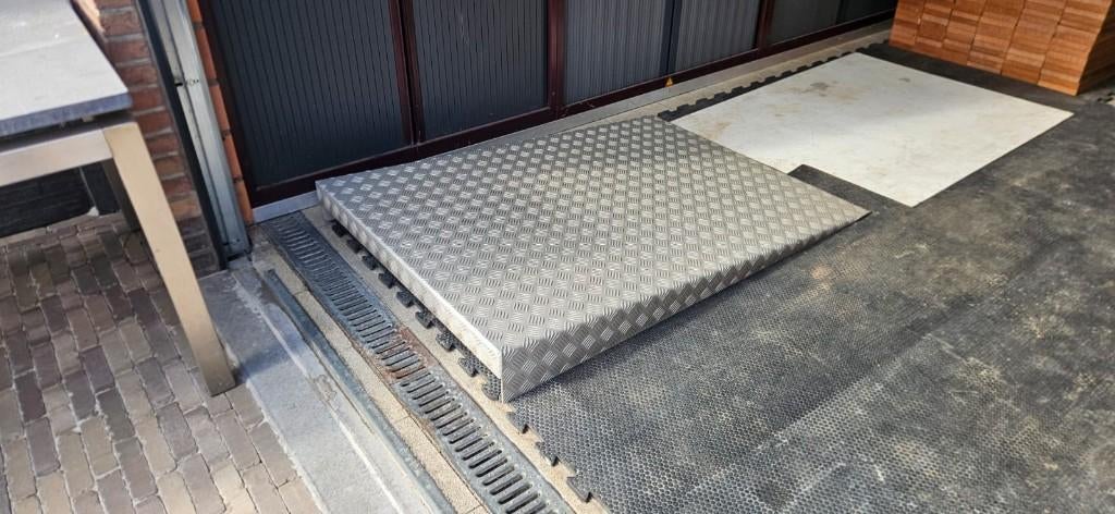 Stevige aluminium oprijplaat, Ophalen, Zo goed als nieuw, Aluminium