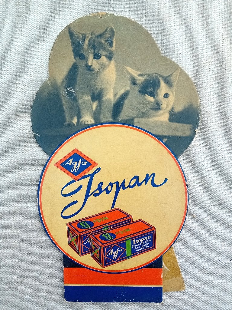 zeldzaam karton reclamebord Agfa Isopan, Ophalen of Verzenden, Zo goed als nieuw, Reclamebord