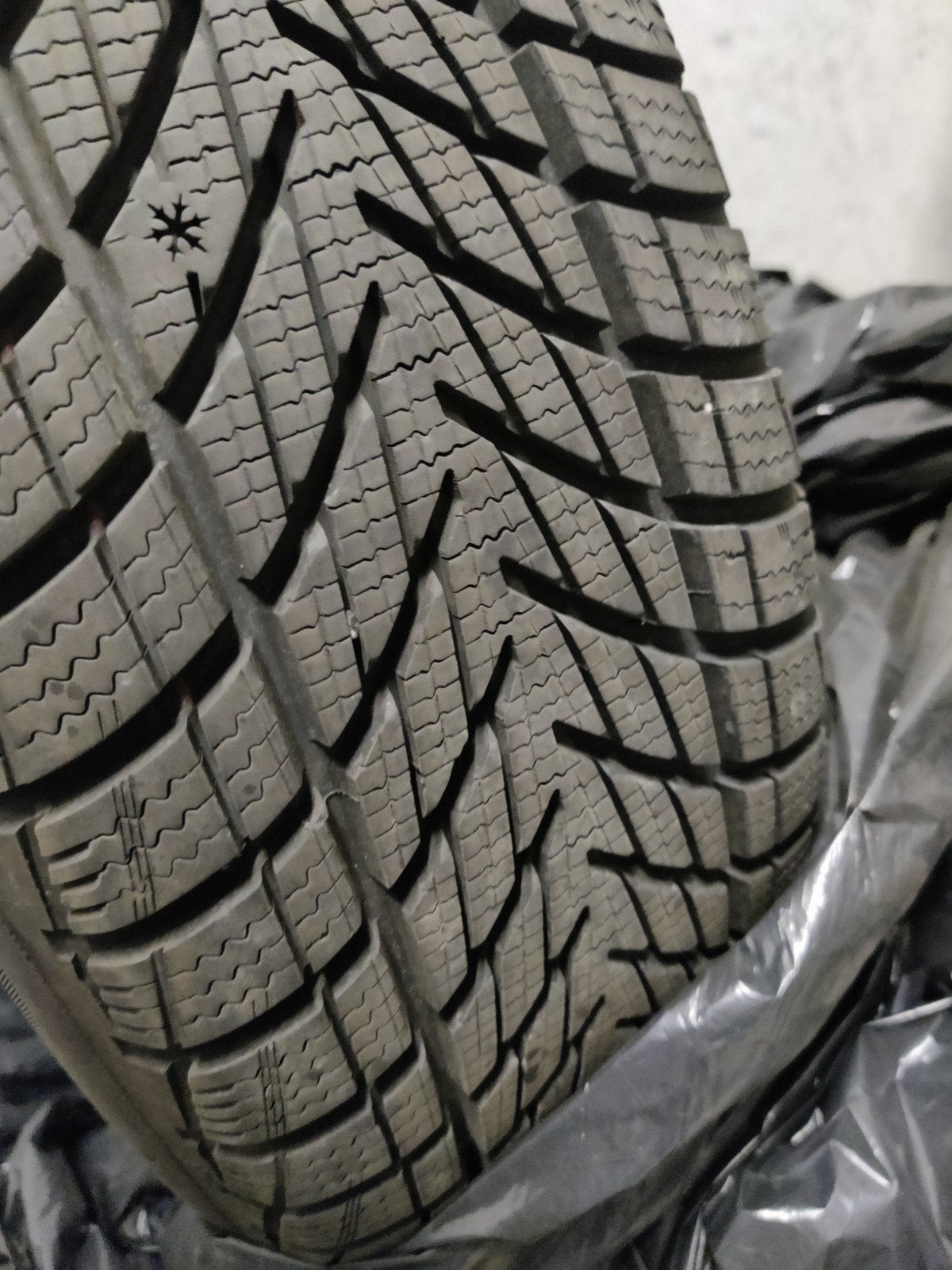 4 winterbanden 205/60R16.   96H, Autos : Pièces & Accessoires, Pneus hiver, 16 pouces, Véhicule de tourisme, 205 mm