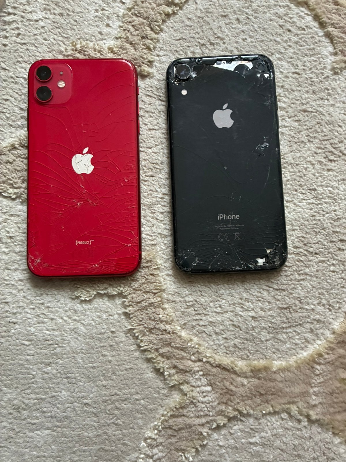 : iPhone 11 + iPhone XR-onderdelenbundel (snelle verkoop), Ophalen, Zo goed als nieuw, Rood, IPhone XR