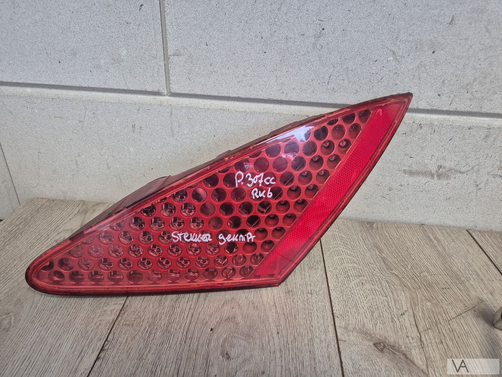 Achterlicht rechts van Peugeot 307 cc 2004 -2009 op de klep, Autos : Pièces & Accessoires, -, Utilisé, -, Peugeot