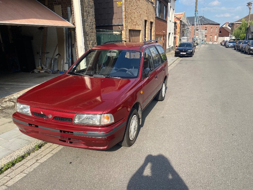 Oldtimer Nissan Sunny III Break (Y10) 2.0d 1992, Autos, Rouge, Achat, Verrouillage central, Boîte manuelle