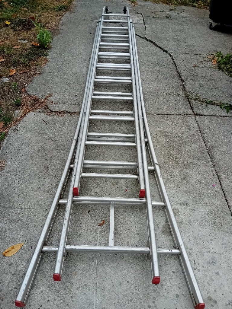 Echelle triple  ALUMINIUM 3X13 echelons, Bricolage & Construction, Pliable ou rétractable/escamotable, Échelle, Enlèvement, Utilisé