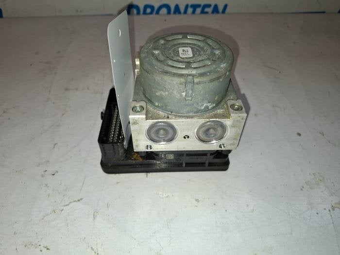 ABS Pomp van een Volkswagen Golf, Gebruikt, -, Volkswagen, -