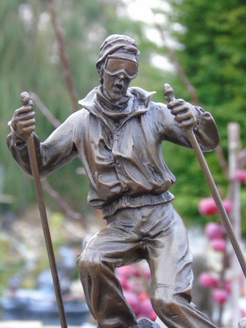 statue d un skieur en bronze signé , NICK, Antiquités & Art, Enlèvement ou Envoi, Bronze